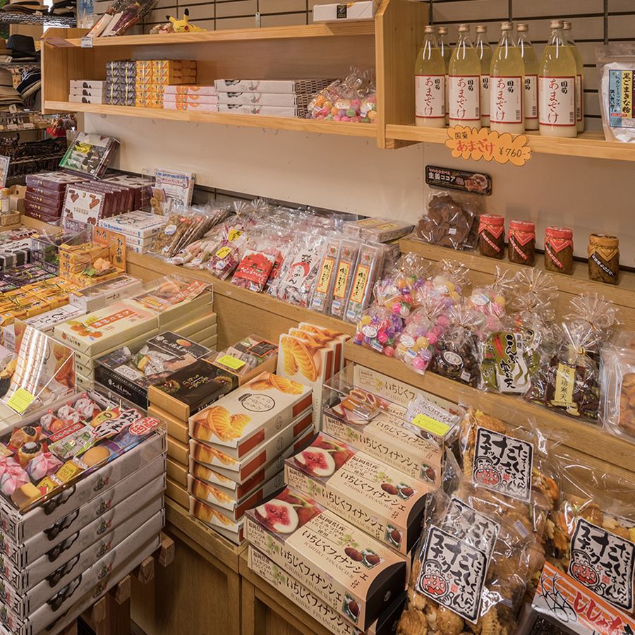 地元のお土産品コーナー